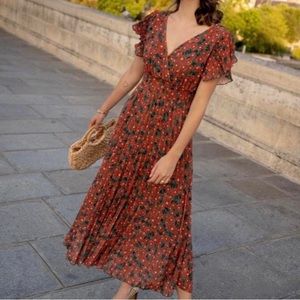 French boutique flowy floral dress in size small or size 2. NEW with tags.